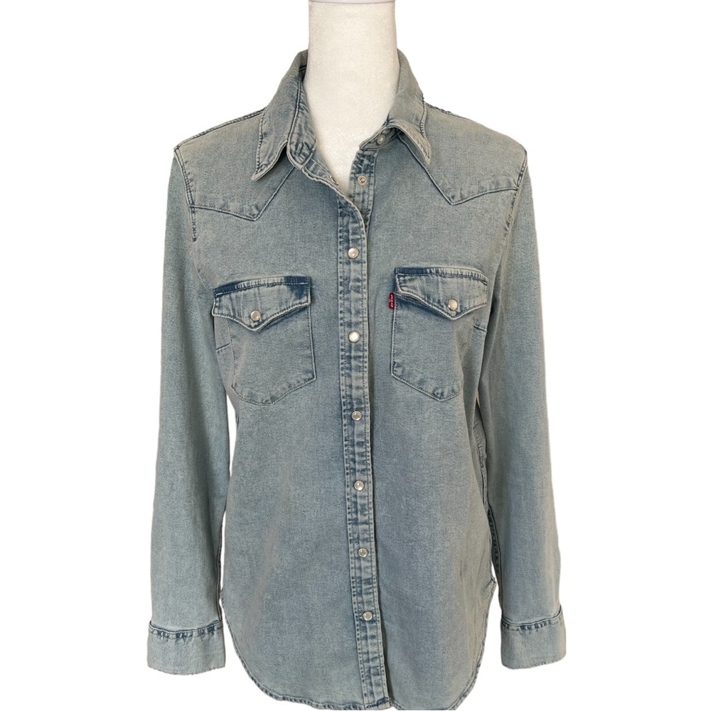Levi’s Denim Button Down Shirt Size M